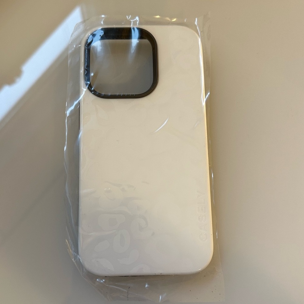 CASELY IPhone 14 Pro Case - NEW - White Snow Leopard
